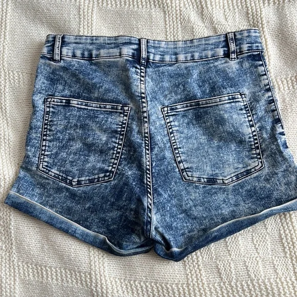 Denim short - Picture 2 of 3